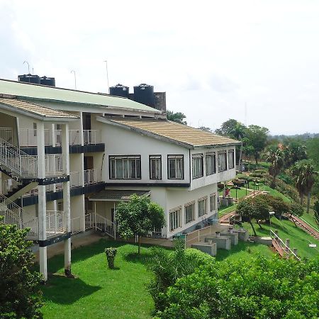 Brisk Hotel Triangle Njeru Exterior foto