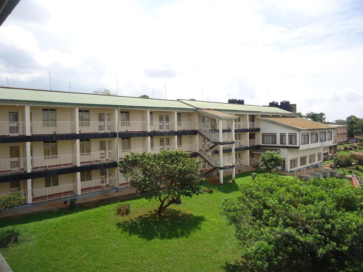 Brisk Hotel Triangle Njeru Exterior foto