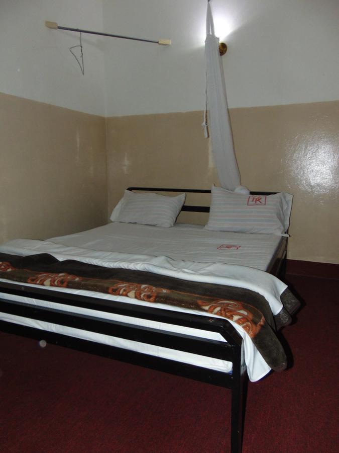 Brisk Hotel Triangle Njeru Exterior foto