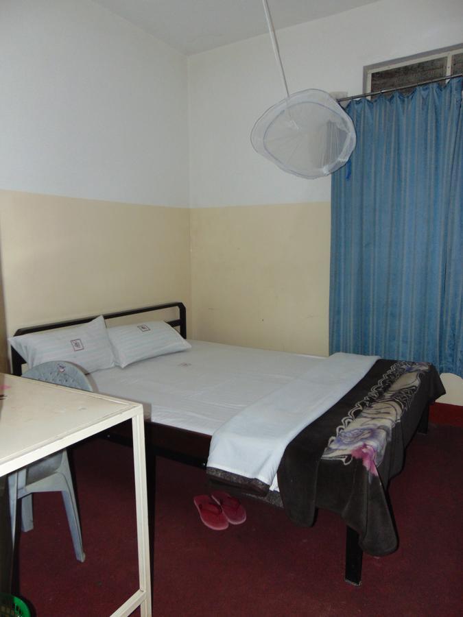 Brisk Hotel Triangle Njeru Exterior foto